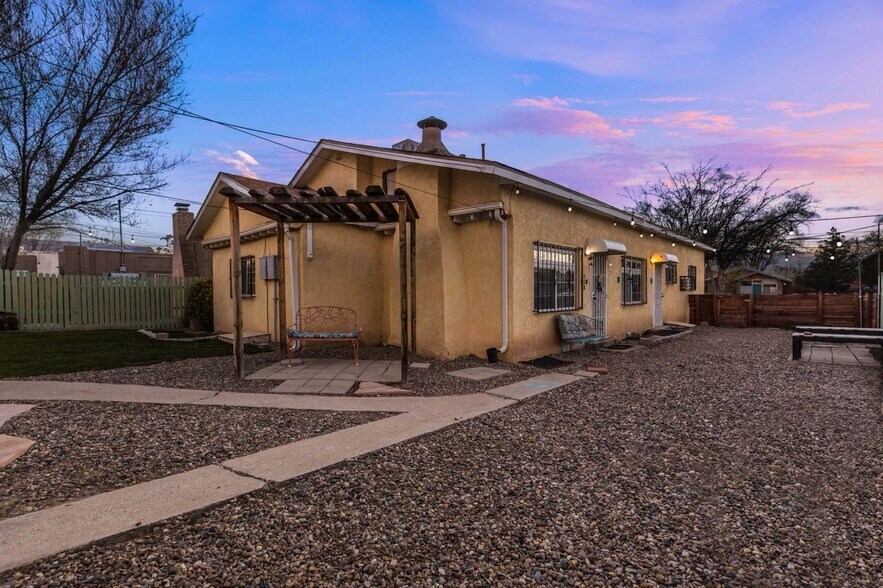 220 Princeton Dr, Albuquerque, NM for sale - Building Photo - Image 2 of 17