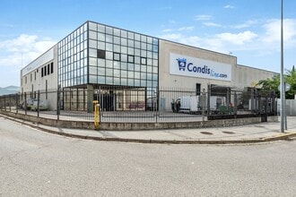 Carrer del Pla de Matabous, 34, Montcada i Reixac, Barcelona à louer Photo du bâtiment- Image 2 de 9