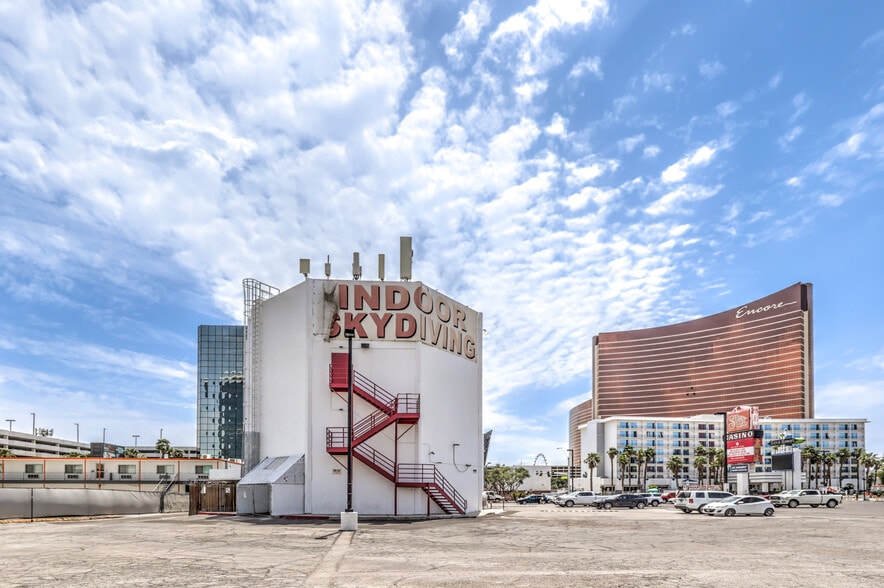 200 Convention Center Dr, Las Vegas, NV for lease - Building Photo - Image 3 of 8