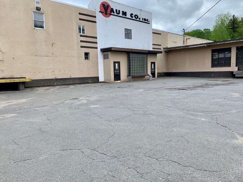 240 Chestnut St, Liberty, NY à louer - Photo du bâtiment - Image 2 de 29