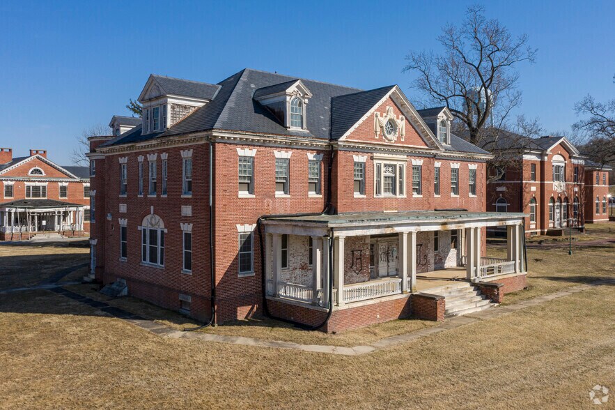 Warfield Ave, Sykesville, MD à vendre - Photo du bâtiment - Image 3 de 8