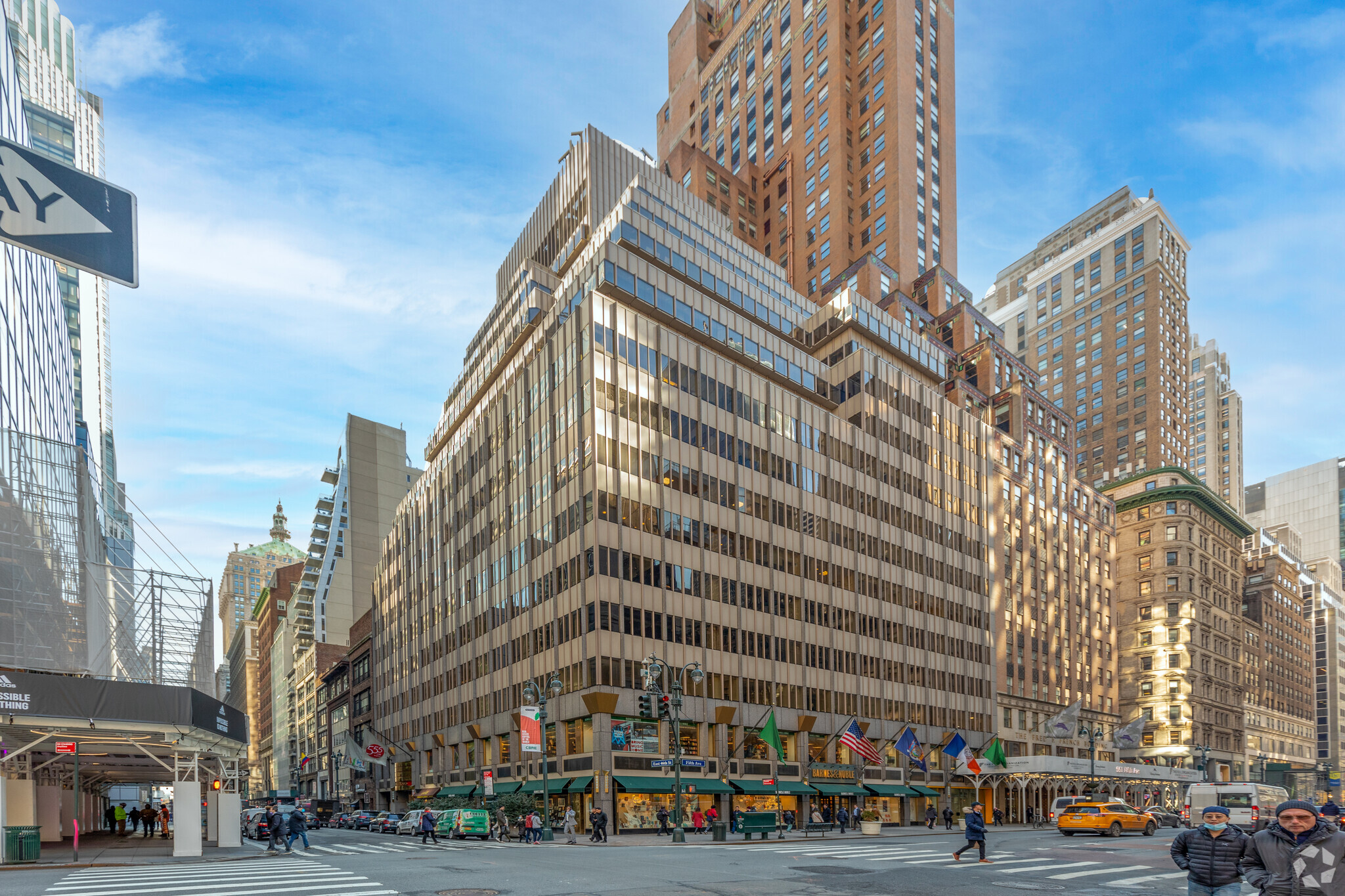 555 Fifth Ave, New York, NY à louer Photo principale- Image 1 de 12