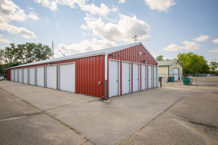 Specialty in Rochester, MN for sale - Building Photo - Image 1 of 1