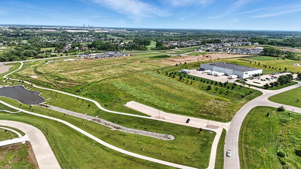 Highway 28 & Colonial Parkway, Norwalk, IA à vendre - Photo du bâtiment - Image 2 de 11