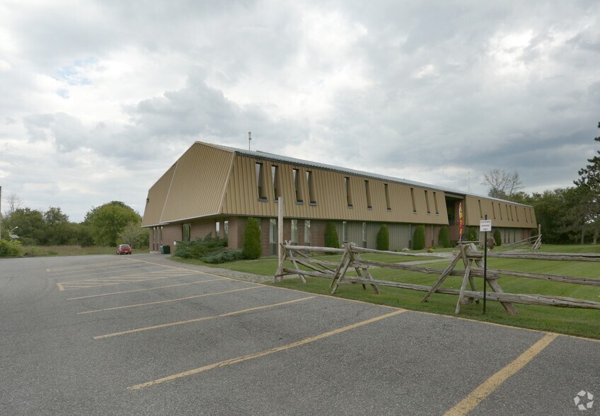 112 John Cavanaugh Rd, Ottawa, ON à louer - Photo du bâtiment - Image 2 de 8
