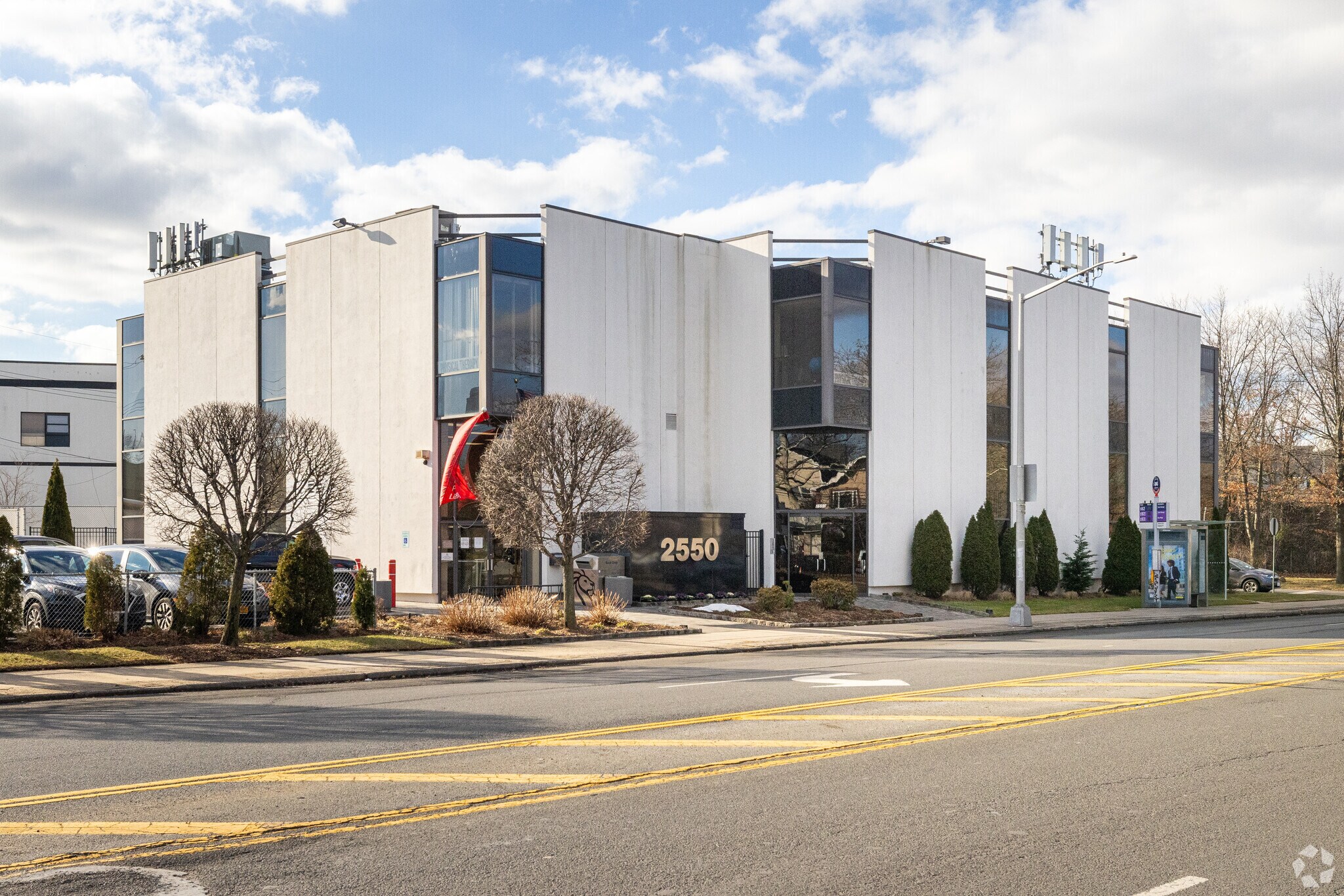 2550 Victory Blvd, Staten Island, NY for lease Primary Photo- Image 1 of 5