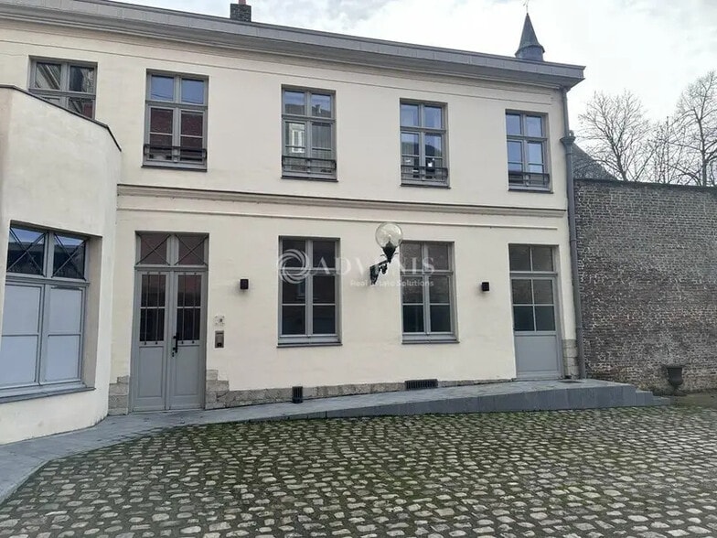 Office in Lille for lease - Building Photo - Image 3 of 5