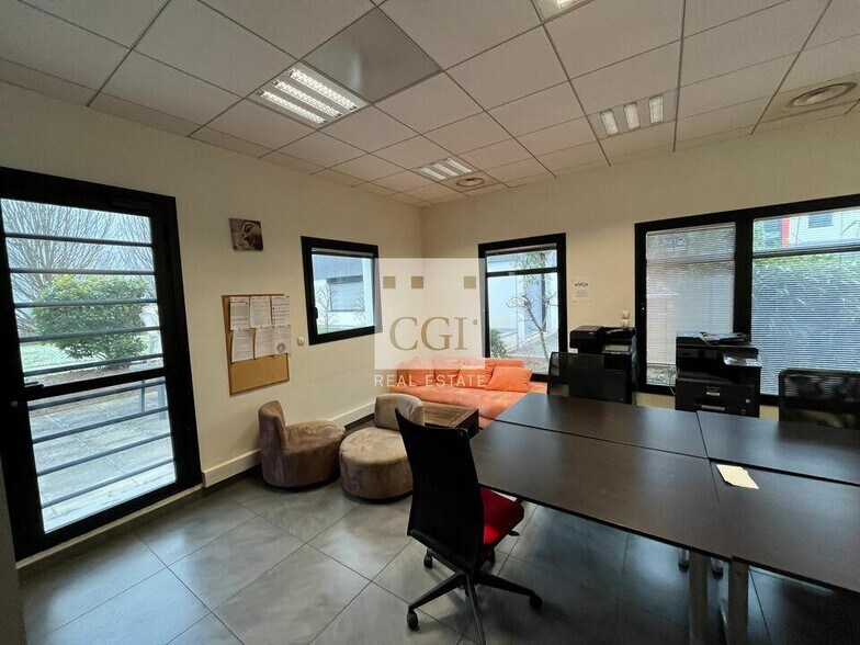Bureau dans Saint-Priest à louer - Photo du bâtiment - Image 3 de 20