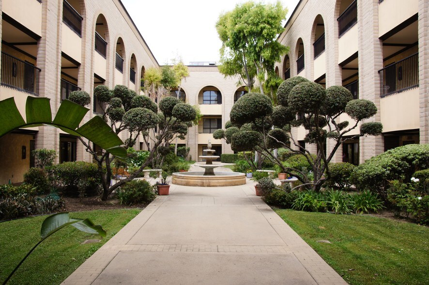 11100 Valley Blvd, El Monte, CA à louer - Photo du bâtiment - Image 3 de 8