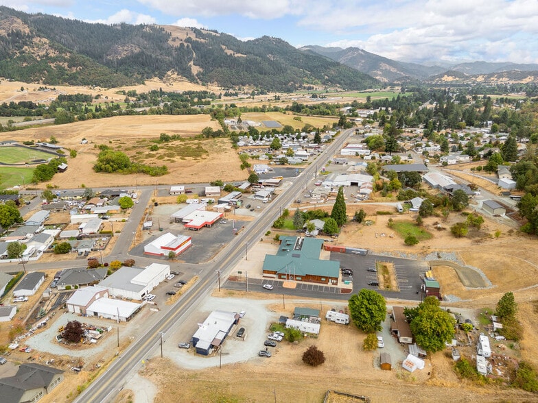 172 S Old Pacific Hwy, Myrtle Creek, OR for sale - Building Photo - Image 2 of 34