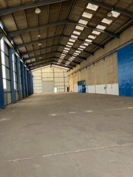Industrial in Arles for sale - Building Photo - Image 2 of 5