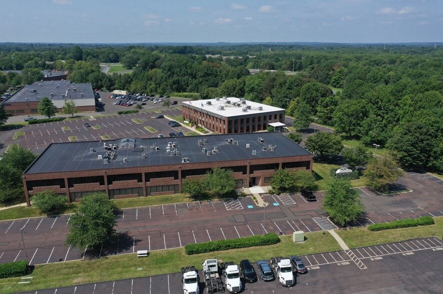 2080 Cabot Blvd W, Langhorne, PA à louer - Aérien - Image 2 de 11