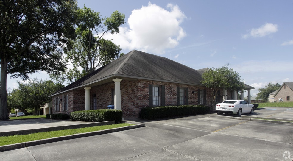 12012 Bricksome Ave, Baton Rouge, LA for lease - Primary Photo - Image 1 of 7
