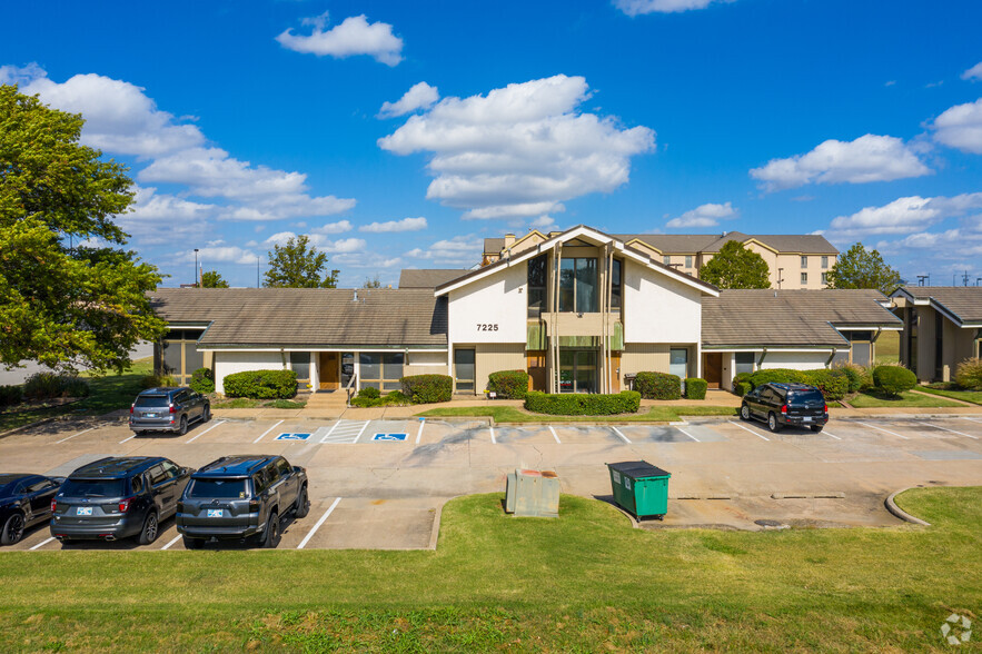 7225 S 85th East Ave, Tulsa, OK à vendre - Photo du bâtiment - Image 1 de 39