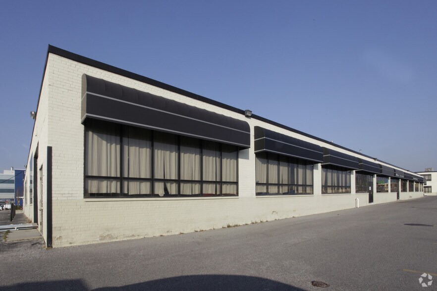 105 Vanderhoof Ave, Toronto, ON à louer - Photo du bâtiment - Image 3 de 3