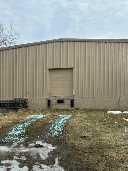 90 Pattison St, Evans City, PA à louer - Photo du bâtiment - Image 2 de 7
