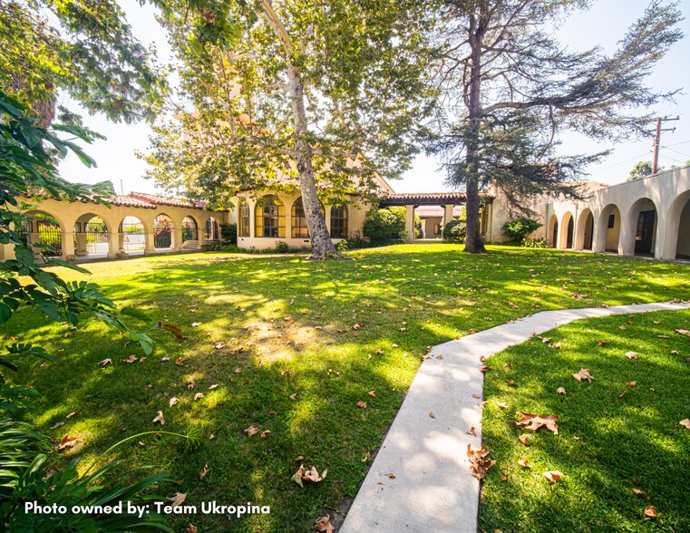 2033 E Washington Blvd, Pasadena, CA à louer - Photo du bâtiment - Image 3 de 4