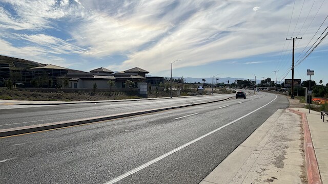 18248 Van Buren Blvd, Riverside, CA à vendre - Photo du bâtiment - Image 3 de 11