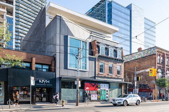 Plus de détails pour 365 Queen St W, Toronto, ON - Commerce de détail à vendre