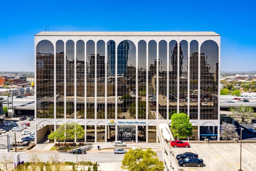 315 N San Saba, San Antonio, TX à louer - Photo du bâtiment - Image 2 de 3