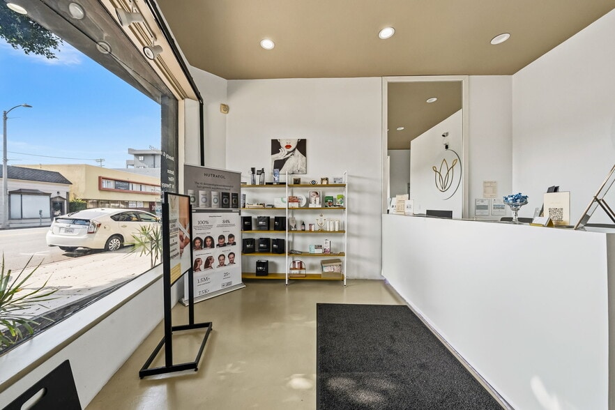 351-353 S Robertson Blvd, Beverly Hills, CA for lease - Building Photo - Image 2 of 29