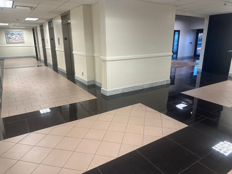 2000 N Classen Blvd, Oklahoma City, OK à louer - Photo intérieure - Image 3 de 10