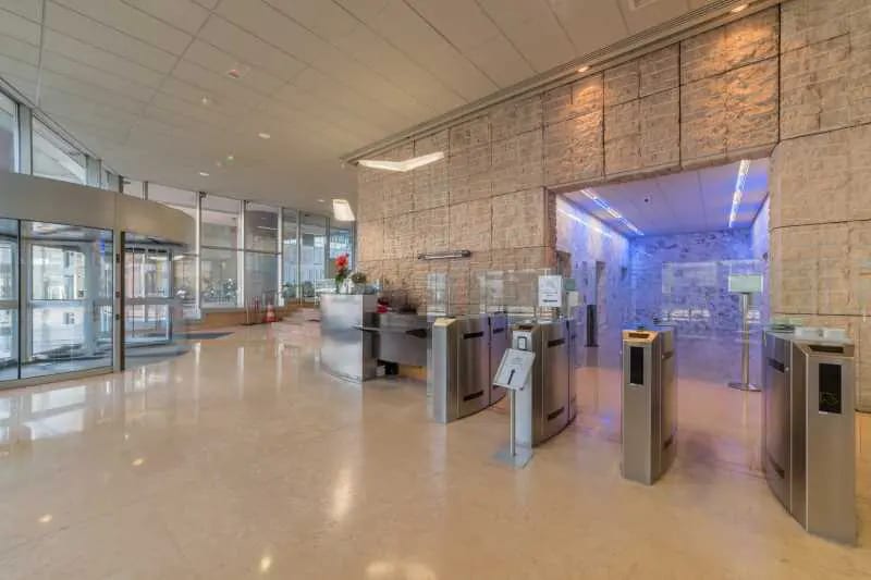 7-11 Place Des Cinq Martyrs Du Lycée Buffon, Paris for lease - Interior Photo - Image 3 of 22