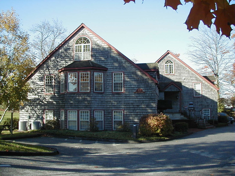 103 Mill Plain Rd, Danbury, CT à vendre - Photo du bâtiment - Image 1 de 1