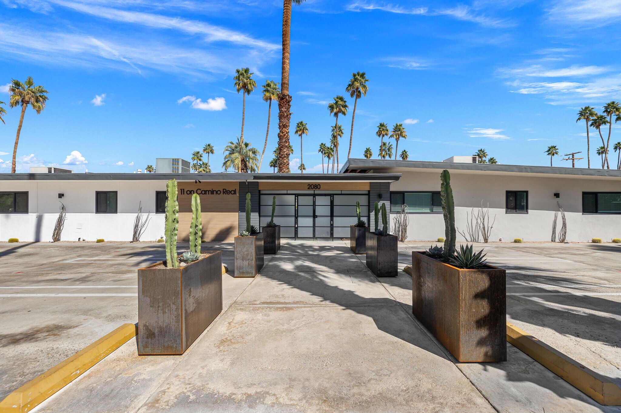 2080 S Camino Real, Palm Springs, CA à vendre Photo du bâtiment- Image 1 de 1