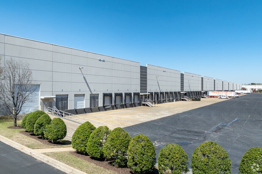 8474 Market Place Dr, Southaven, MS à louer - Photo du bâtiment - Image 2 de 9