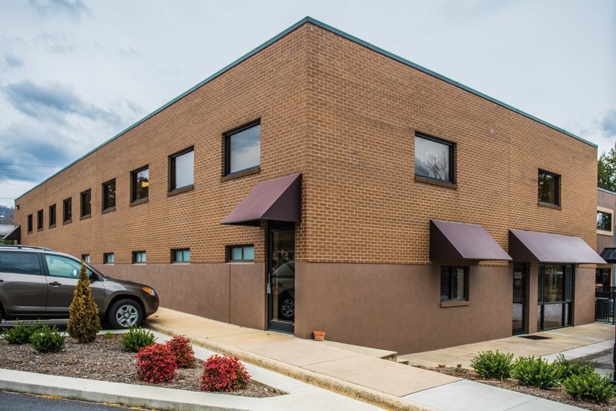 13 Haywood Office Park, Waynesville, NC for lease - Primary Photo - Image 1 of 10