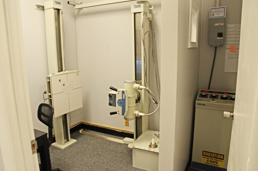 910-946 N Green Bay Rd, Waukegan, IL for lease - Building Photo - Image 3 of 11