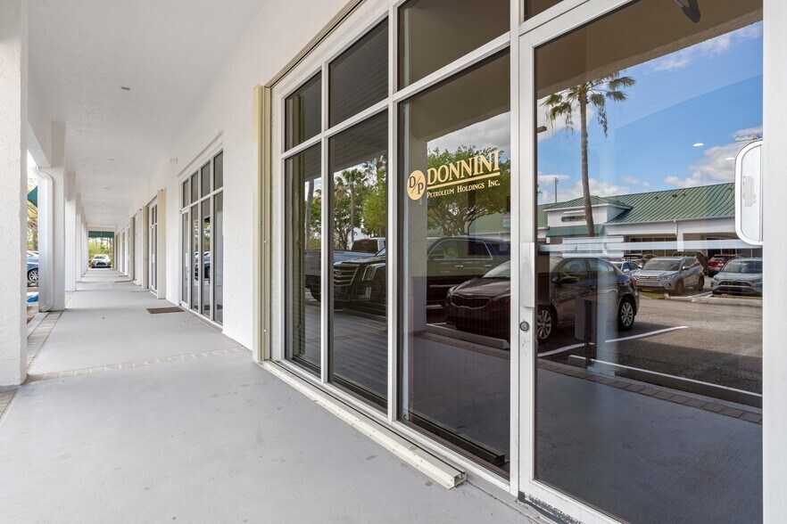 658 W Indiantown Rd, Jupiter, FL à louer - Photo du bâtiment - Image 3 de 10