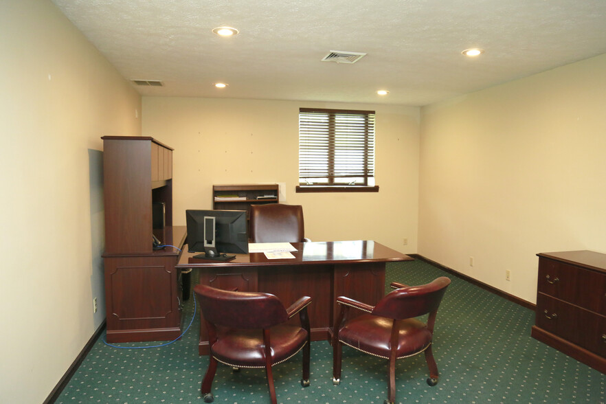 51 Brewer Rd, Morgantown, WV for lease - Interior Photo - Image 2 of 9