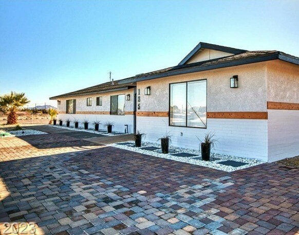 185 E Windmill Ln, Las Vegas, NV à vendre Photo du bâtiment- Image 1 de 1