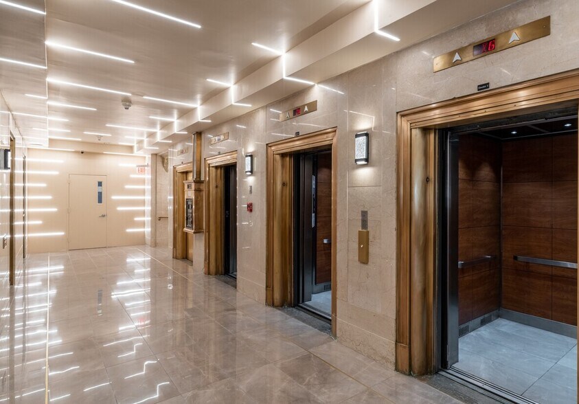 35 Journal Sq, Jersey City, NJ à louer - Hall d’entrée - Image 3 de 15