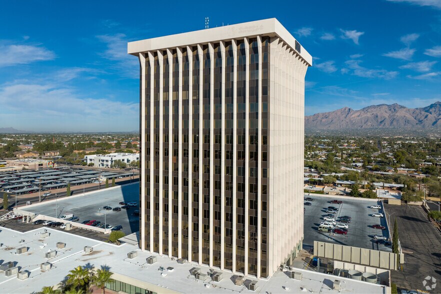 5151 E Broadway Blvd, Tucson, AZ à louer - Photo du bâtiment - Image 2 de 8