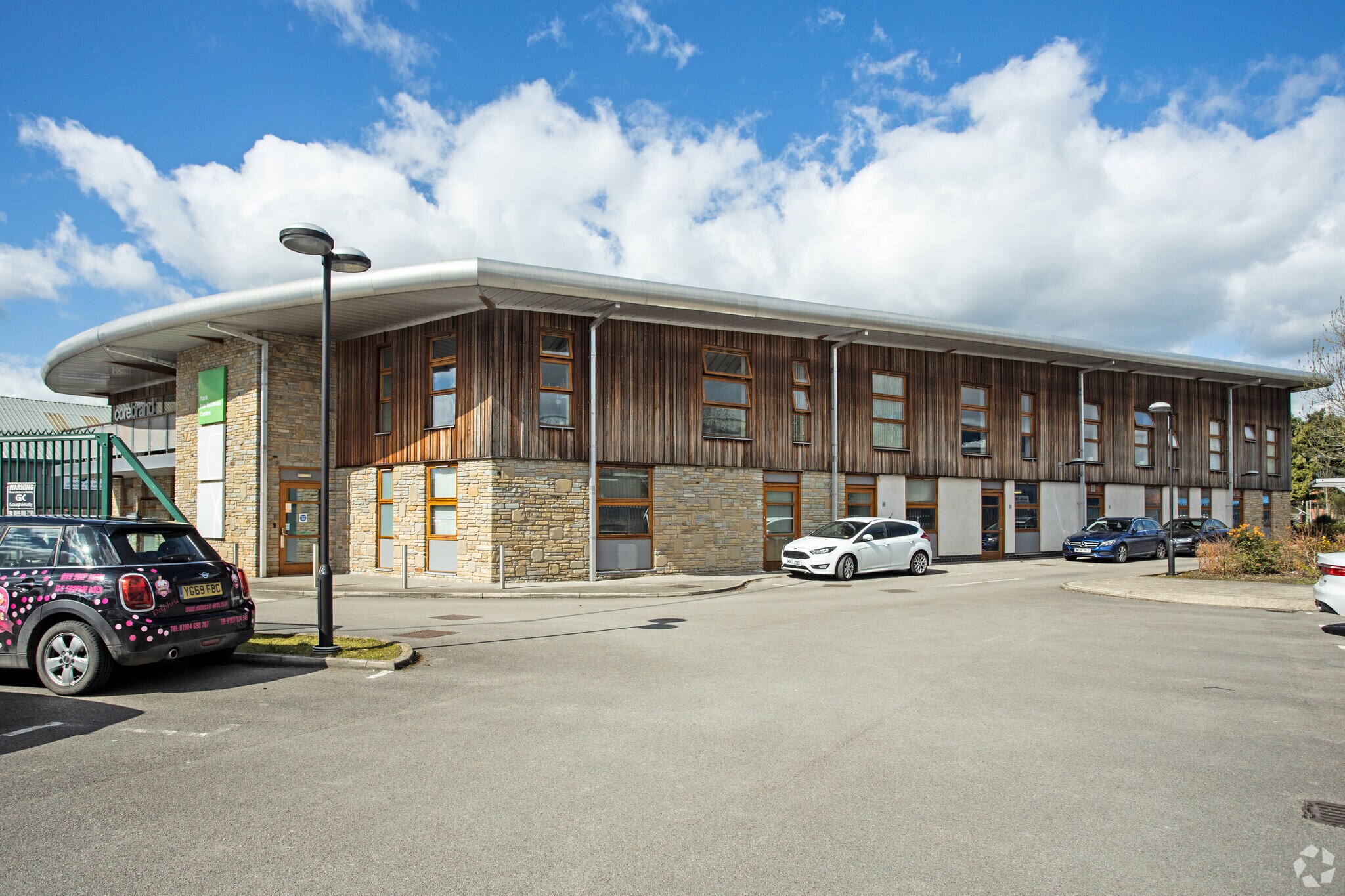 Amy Johnson Way, York à louer Photo du bâtiment- Image 1 de 5