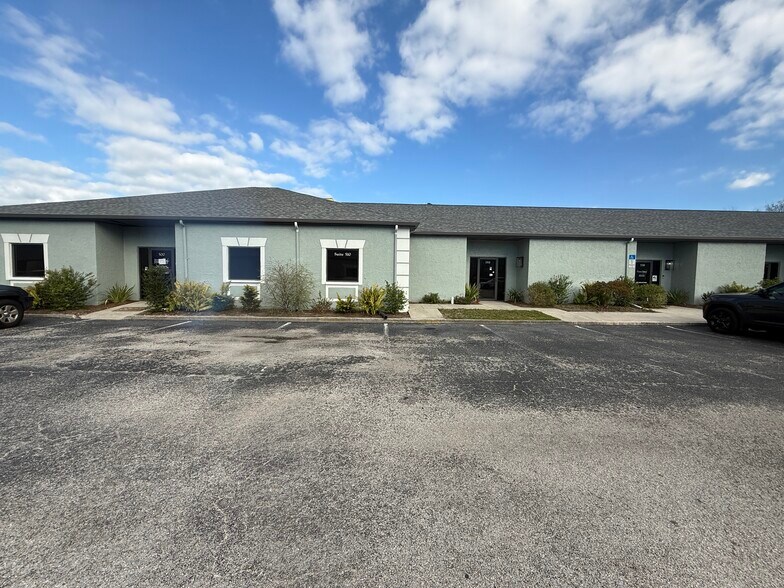 13555 Automobile Blvd, Clearwater, FL à louer - Photo du bâtiment - Image 1 de 173