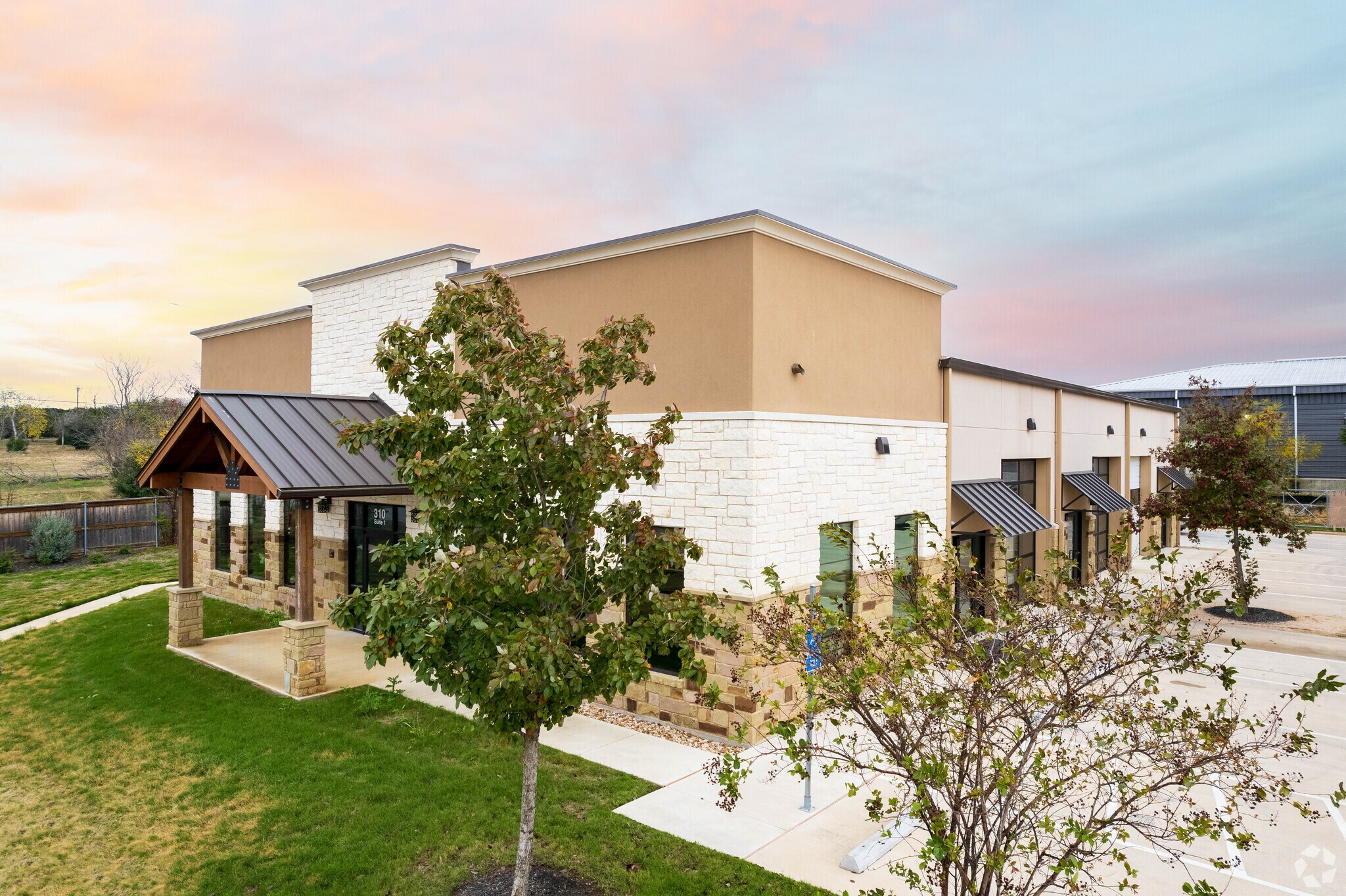 308 Hazelwood St, Leander, TX à louer Photo du bâtiment- Image 1 de 7