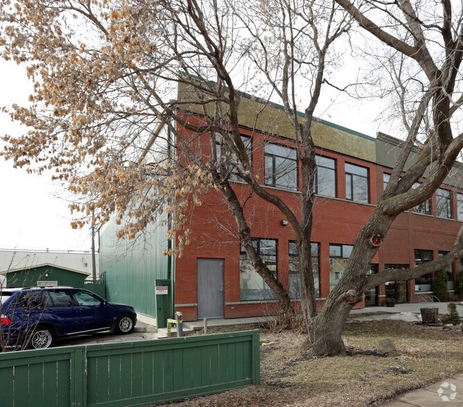 10033 80th Ave NW, Edmonton, AB for sale - Primary Photo - Image 1 of 1