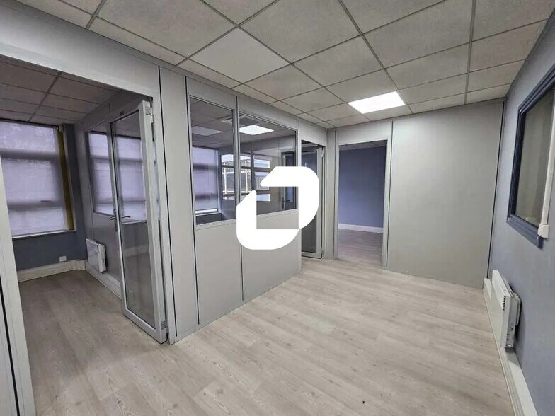 Office in Villepinte for lease - Interior Photo - Image 3 of 14