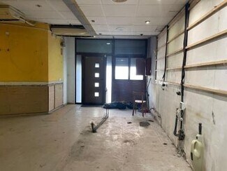 Plus de détails pour Multi-résidentiel à vendre