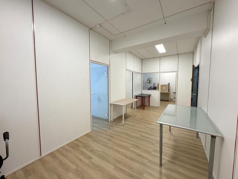 Office in Montesson for lease - Interior Photo - Image 2 of 14