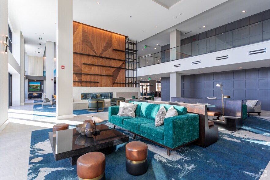 10401 College Blvd, Overland Park, KS à louer - Photo intérieure - Image 2 de 52