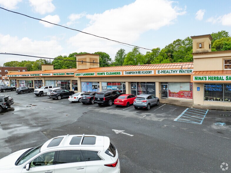 193-225 Commack Rd, Commack, NY à vendre - Photo du bâtiment - Image 2 de 7