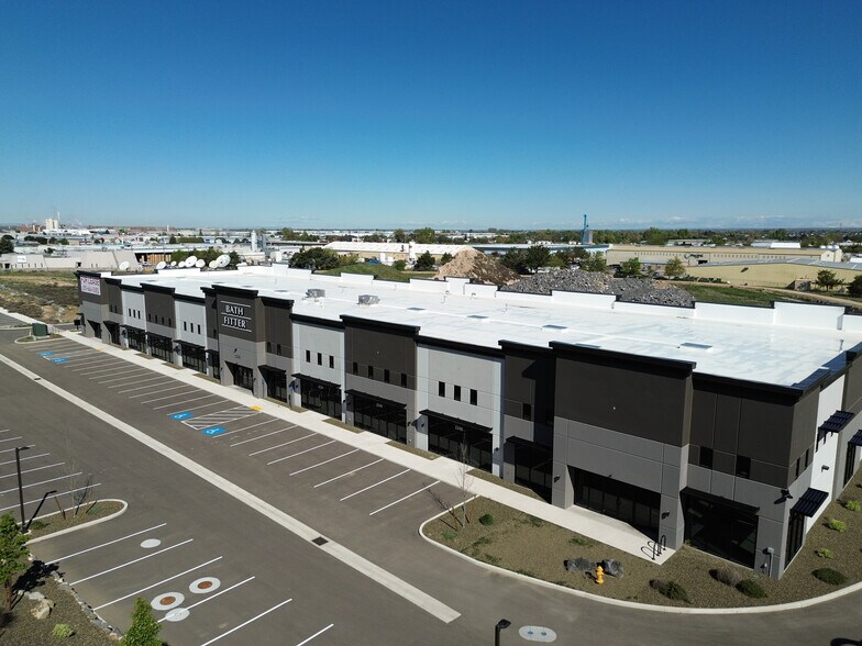 2200 E Chisholm Dr, Nampa, ID à louer - Photo du bâtiment - Image 2 de 7