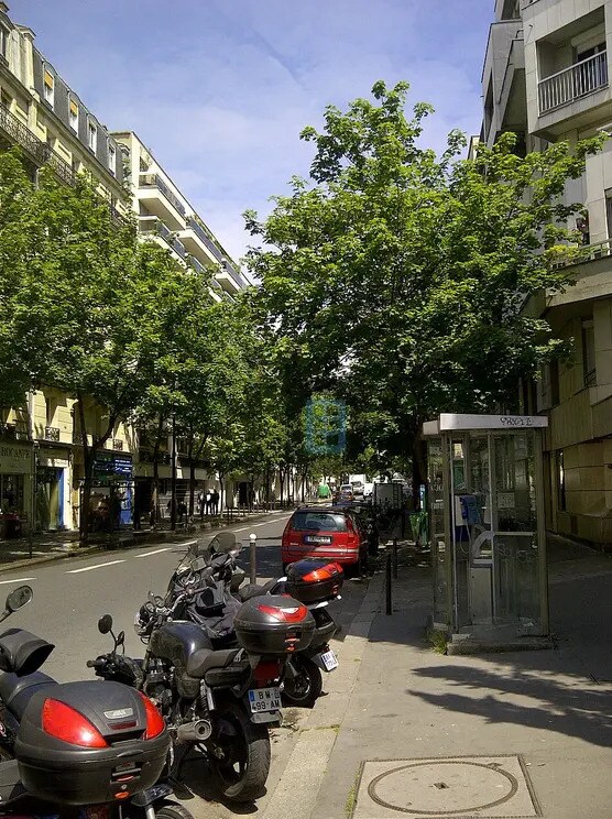 Retail in Paris for sale Building Photo- Image 1 of 5