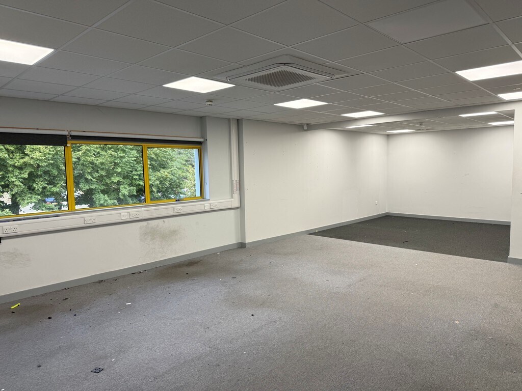 C5 West Ml, Gravesend for lease Interior Photo- Image 1 of 5