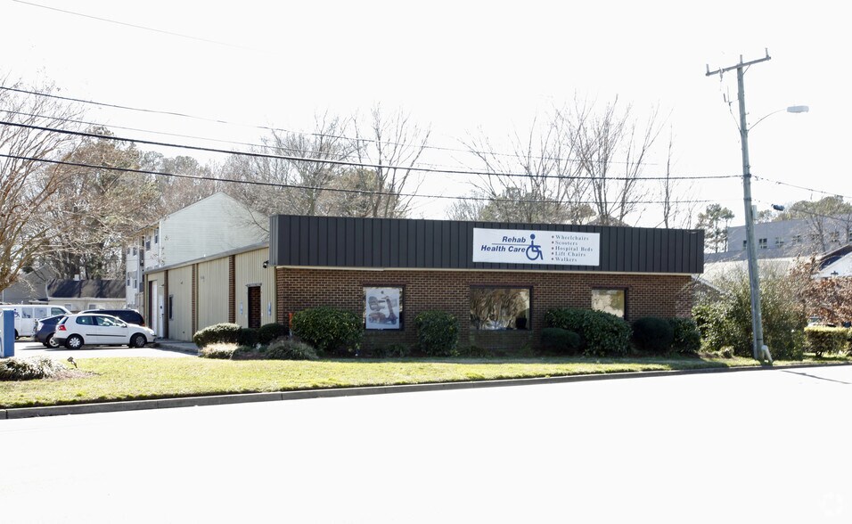 5873 Poplar Hall Dr, Norfolk, VA à vendre - Photo principale - Image 1 de 1